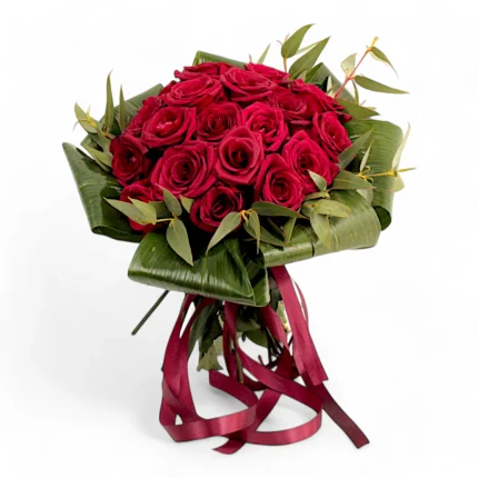 Μπουκέτο με 20 κόκκινα τριαντάφυλλα με γυριστά φύλλα (30-35cm).