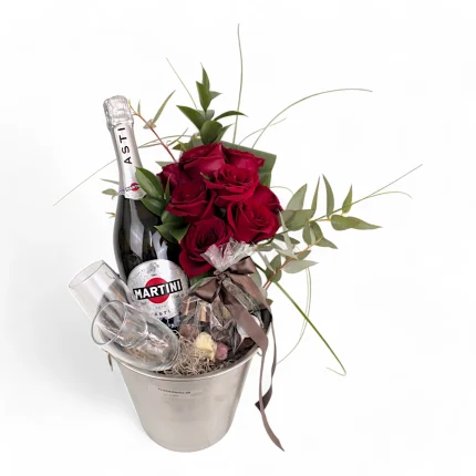 Σαμπανιέρα INOX με, σαμπάνια, σοκολατάκια, ποτήρια, τριαντάφυλλα.