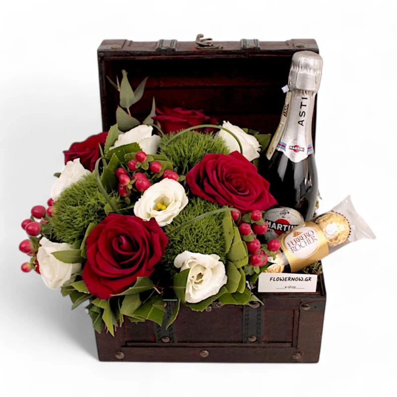 Μπαουλάκι με σαμπάνια και σύνθεση λουλουδιών/σοκολατάκια.