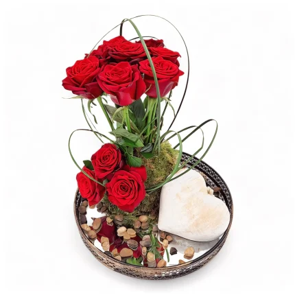 Δίσκος bronze καθρέφτης με γκρουπ κόκκινα τριαντάφυλλα και ξύλινη λευκή καρδιά