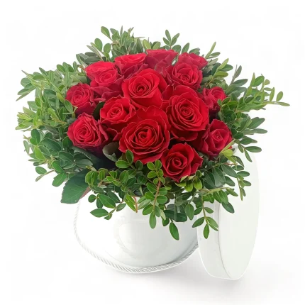 Λευκή καπελιέρα με κόκκινα τριαντάφυλλα και πρασινάδες