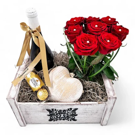 Λευκό καφάσι με λευκό κρασί, τριαντάφυλλα, ξύλινη καρδιά και σοκολατάκια