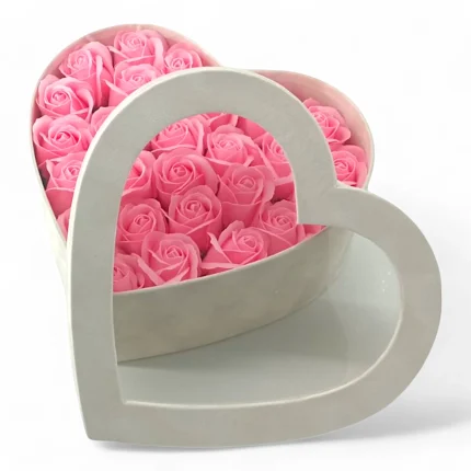 Άσπρη καρδιά βελουτέ με διαφάνεια και ροζ σαπουνένια τριαντάφυλλα